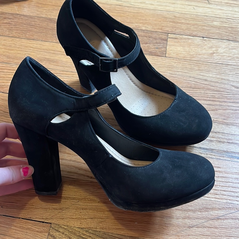 7. Y not high heels. Fair condition